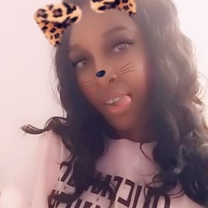 Meet your Posher, Tia